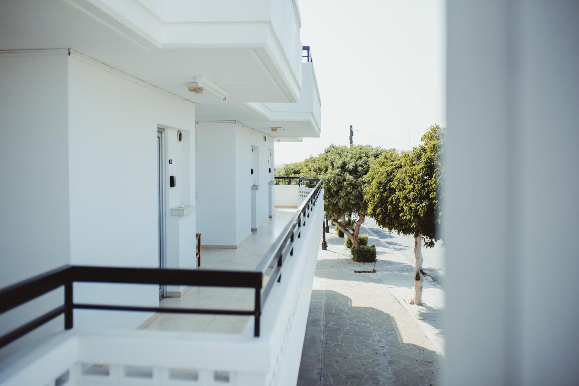Ovis Hotel Apartments Ayia Napa Exterior foto